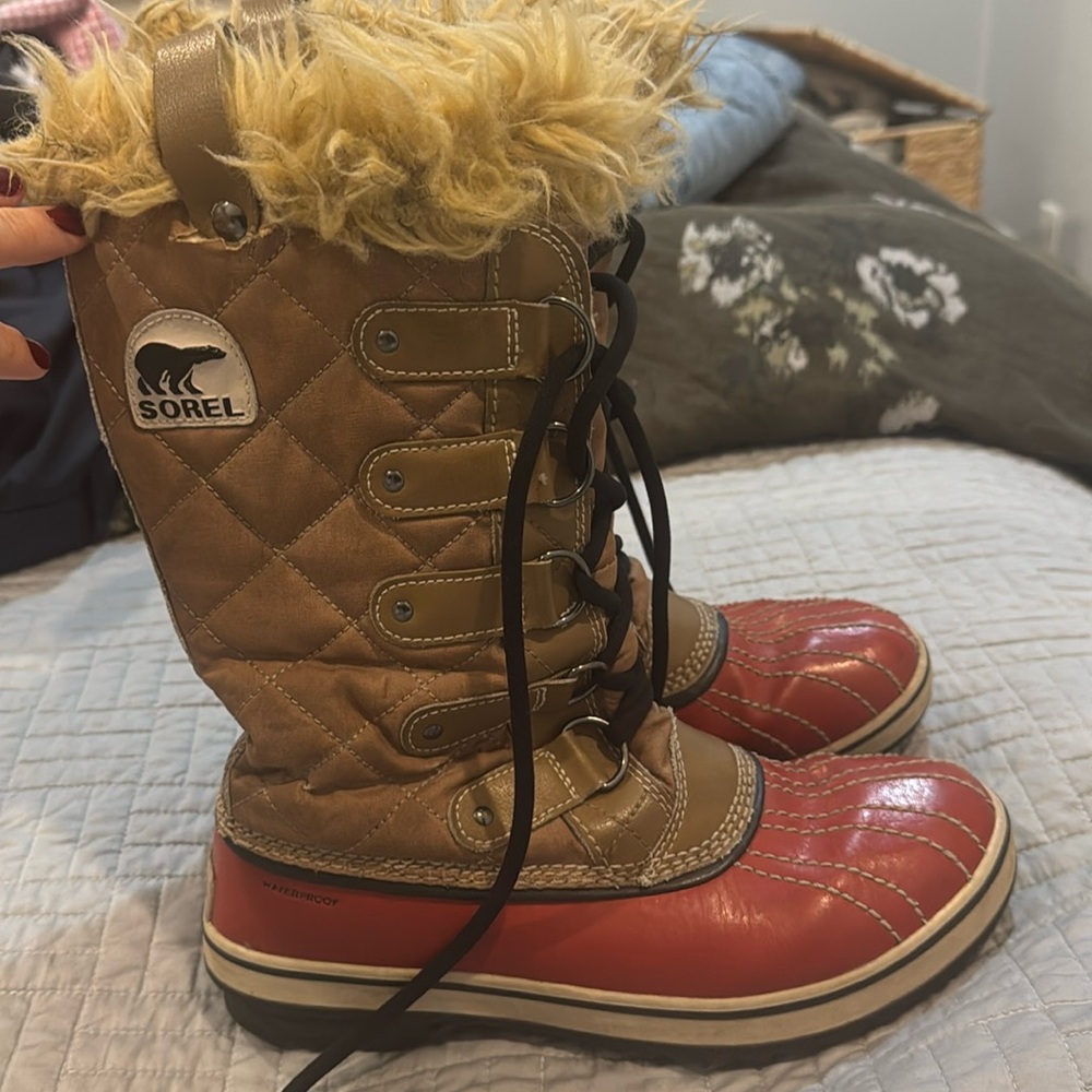 SOREL waterproof boots (Size 7.5)